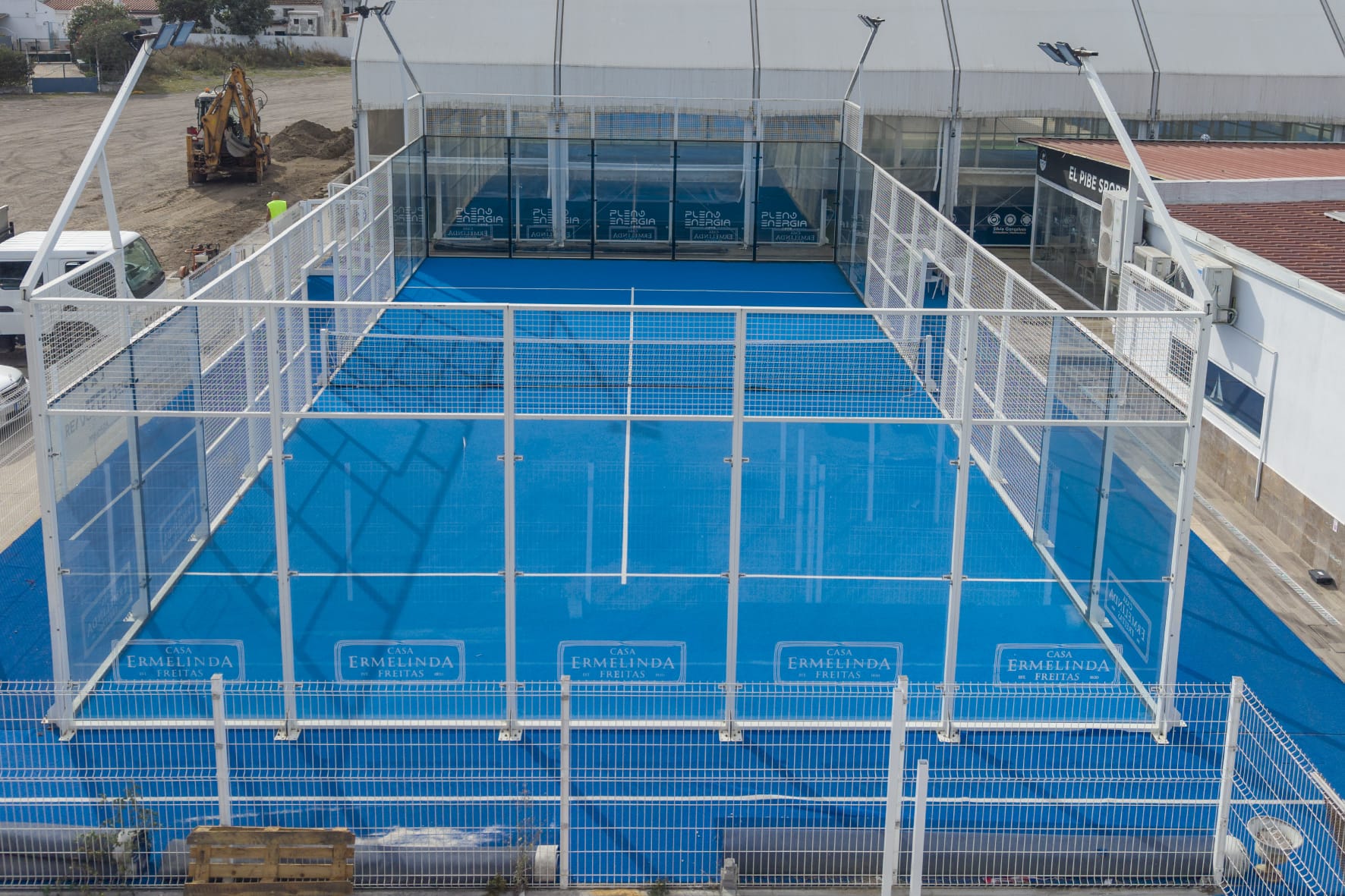 Campo exterior do clube